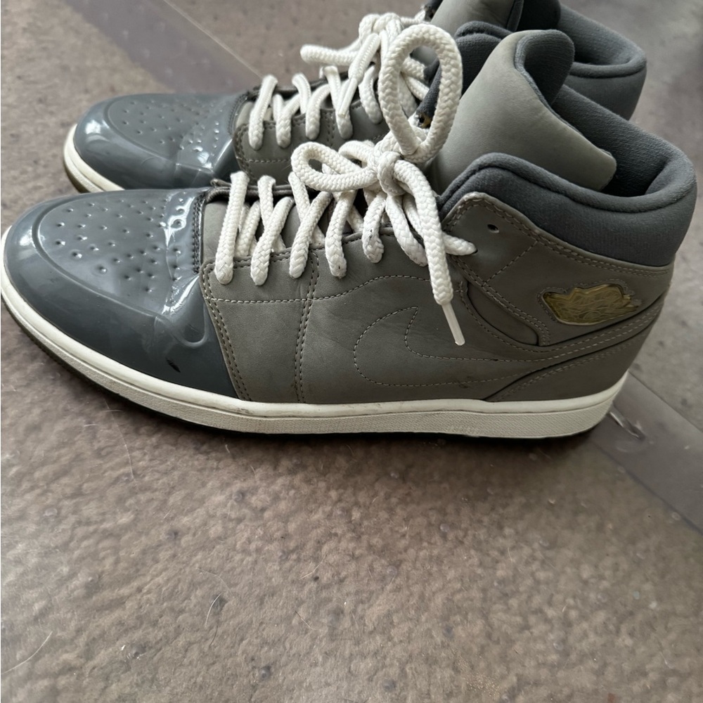 Jorden’s Men's Gray High-Top Sneakers